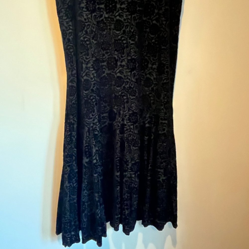 Clothing By Notations Black Velvet Fluted Long Skirt, M